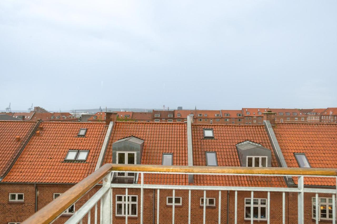 Come Stay In Penthouse With Room For 2-People Århus Εξωτερικό φωτογραφία